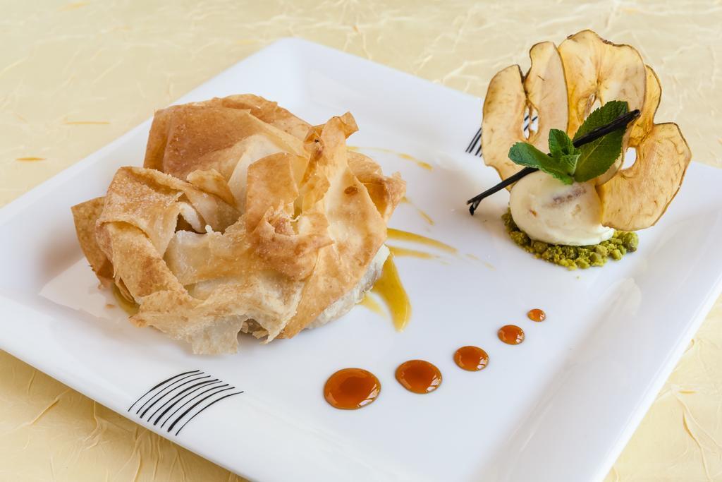 Hotel Restaurant Du Chateau โรกามาดูร์ ภายนอก รูปภาพ