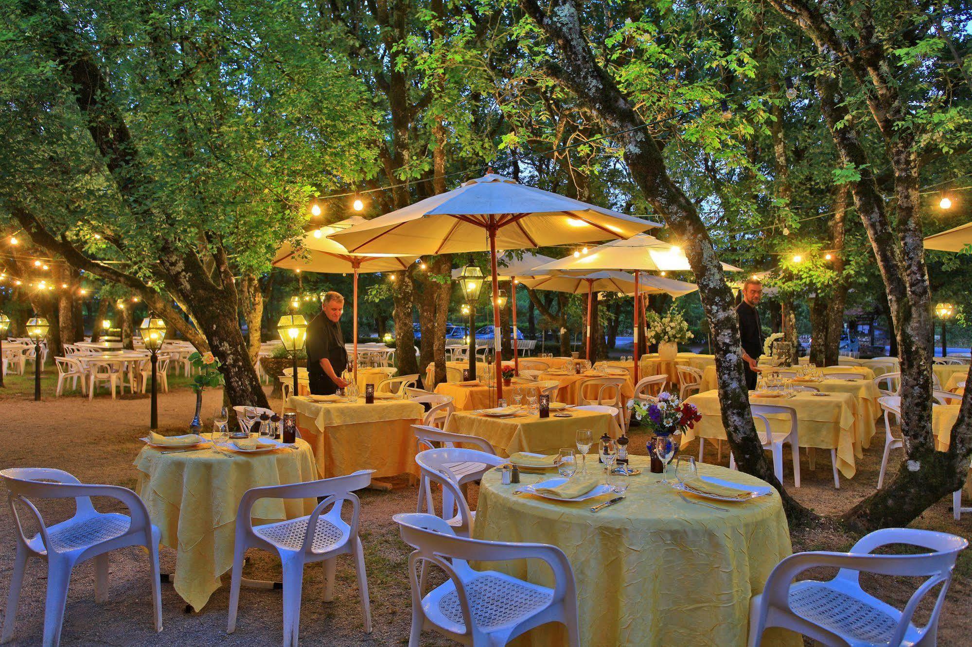 Hotel Restaurant Du Chateau โรกามาดูร์ ภายนอก รูปภาพ